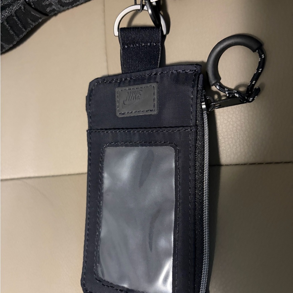 BNWT NIKE TECH STATEMENT ZIP WALLET LANYARD BLACK CARD HOLDER - Picture 4 of 14